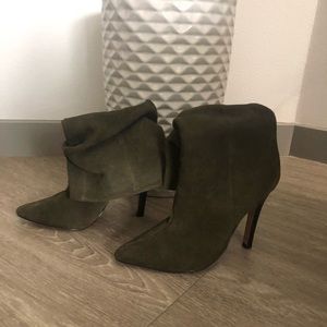 Suede like green heel boots